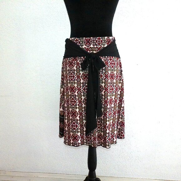 Julie's Closet, Red/black floral midi skirt, with sash belt - Picture 7 of 9